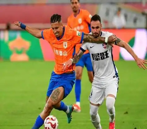 东亚杯国足困境与成都海港亚冠激战：心态调整与战术应对分析